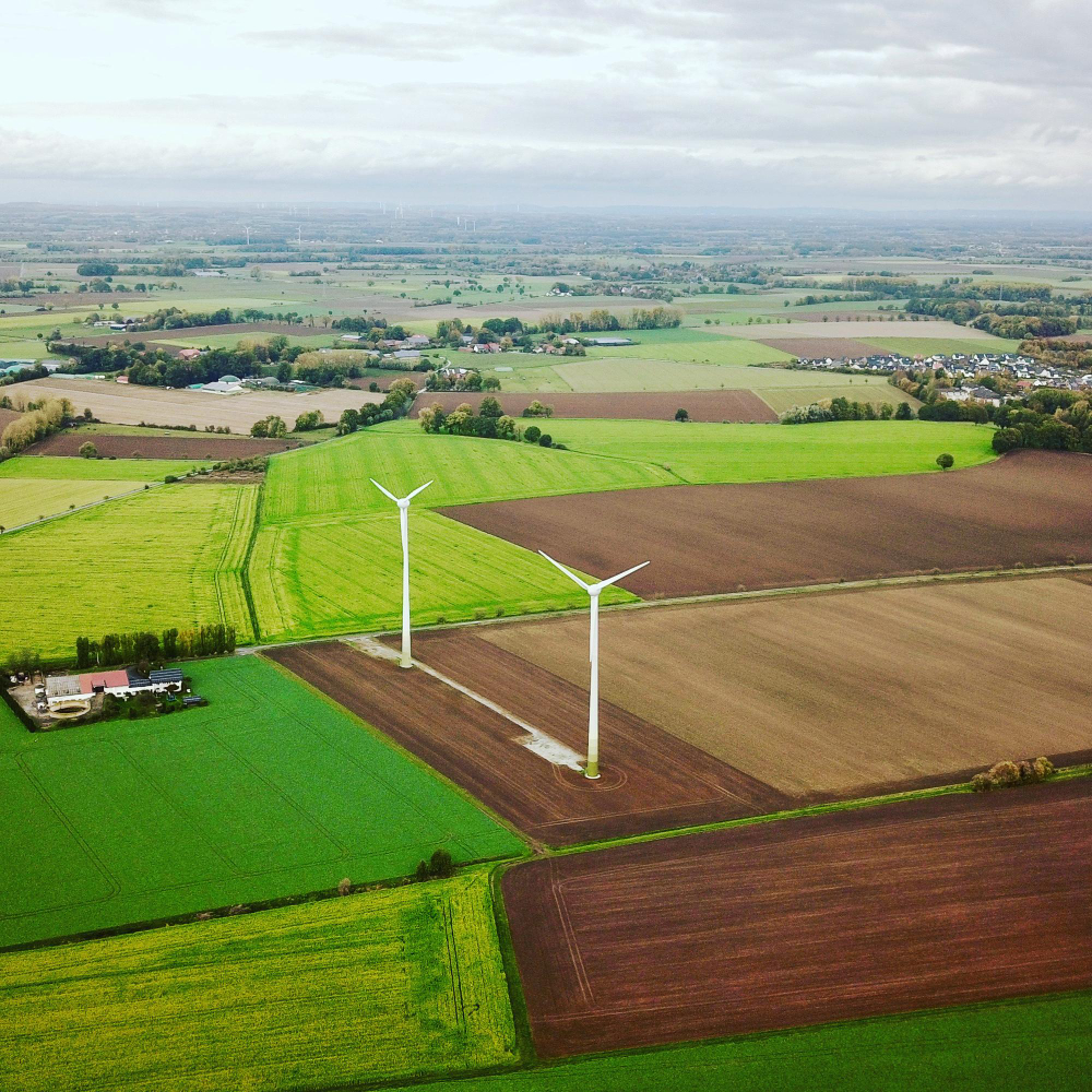 Climate-friendly farmland with organic farming and drip irrigation